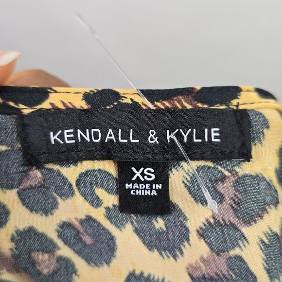 🤎 Kendall & Kylie Leopard Print Satin Top - Picture 7 of 7